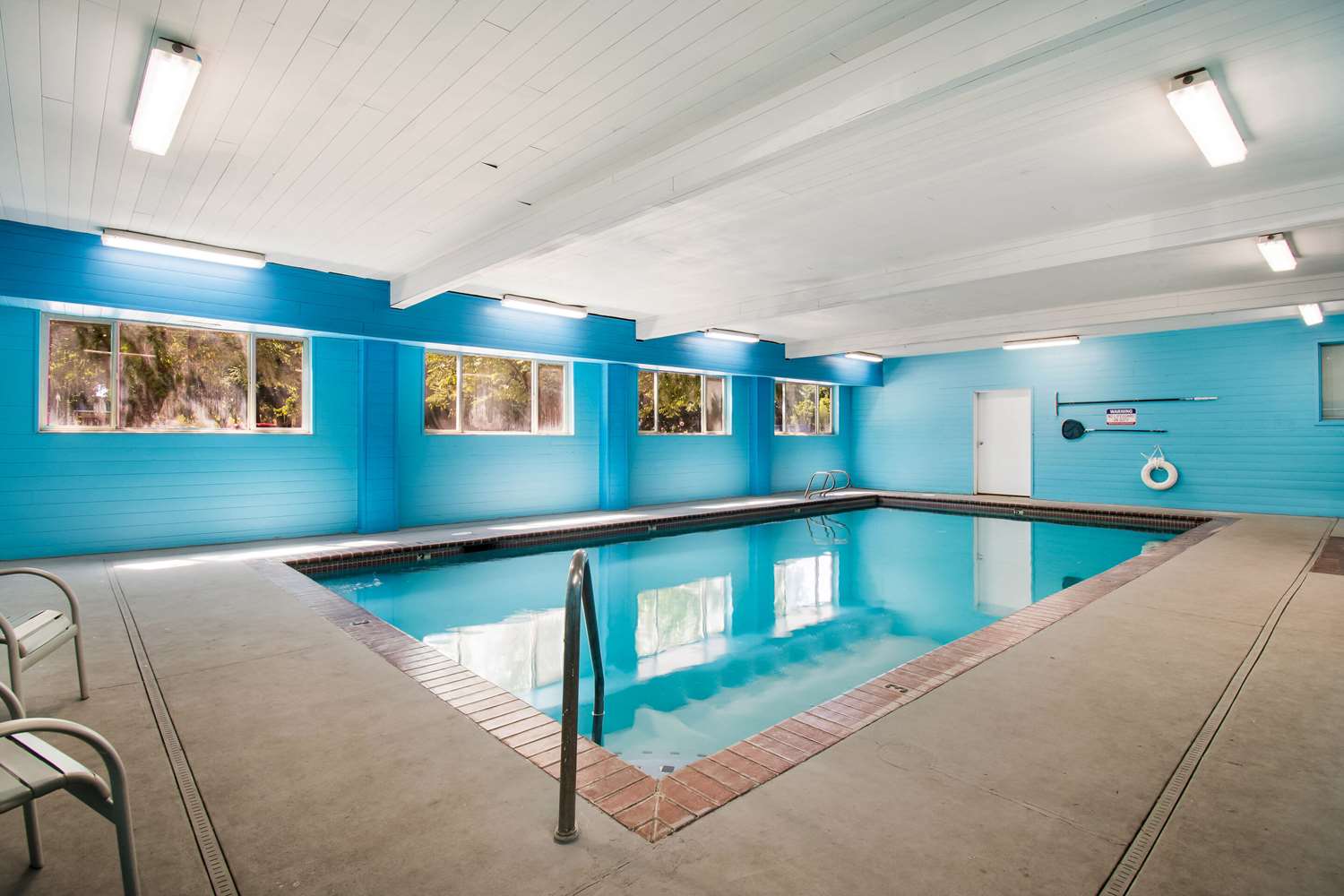 Quality Inn & Suites Wilsonville OR 1/3