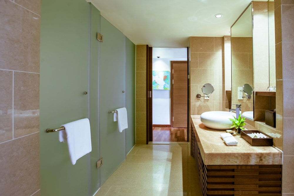 Hyatt Regency Kinabalu 11/59