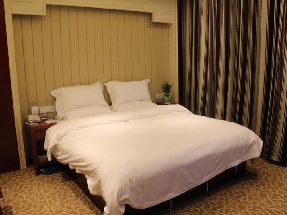 Room, Queen Bed