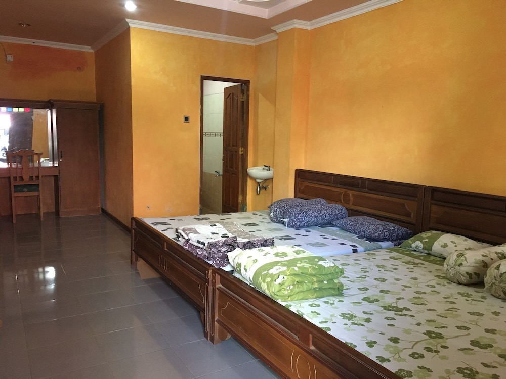 Hotel Alami near Alun-Alun Klaten 12/40