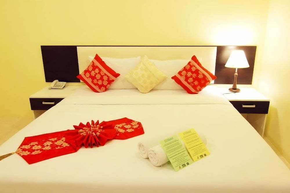 Laem Din Hotel 9/16