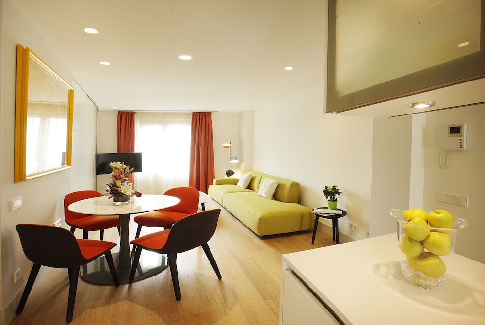 COSMO APARTMENTS RAMBLA CATALUNYA 14/19
