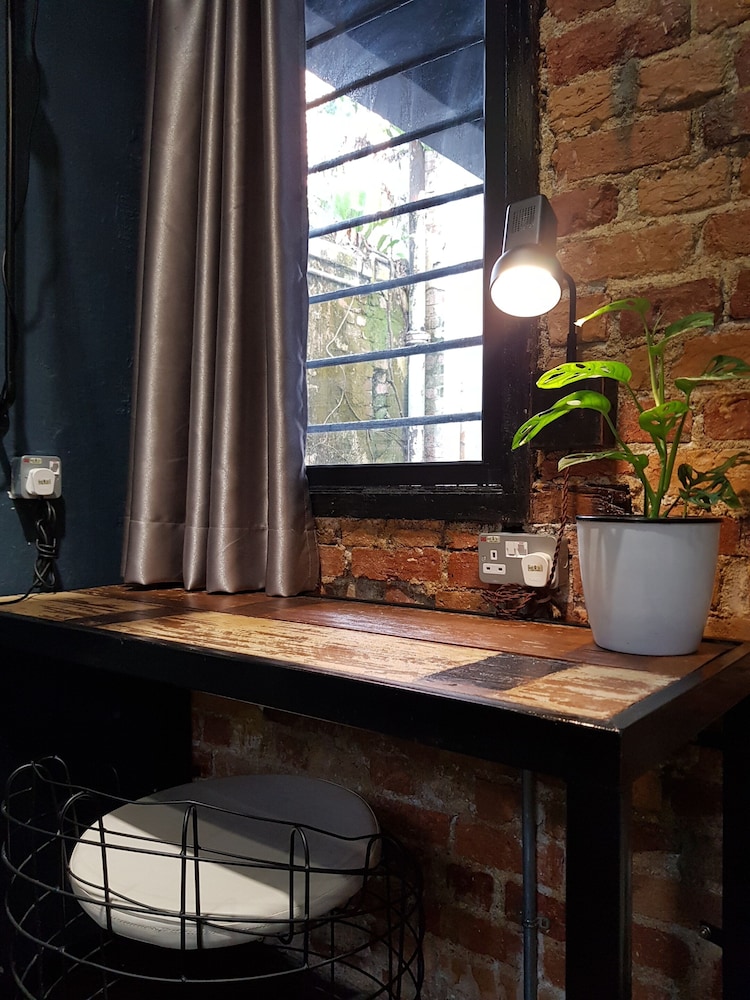 The Brownstone Hostel & Space 48/50
