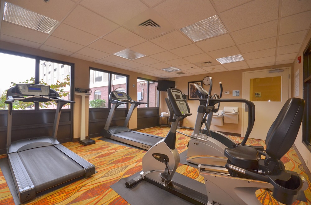 Holiday Inn Express Hotel And Suites Pine Bluff Pines Mall 34/54