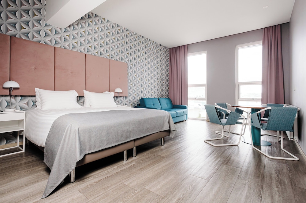 FAMILY, QUADRUPLE, SOFA, KITCHENETTE