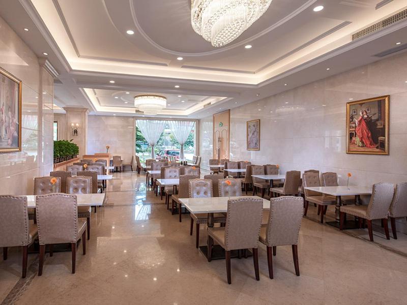 Vienna International Hotel Shenzhen Longhua Center 24/34