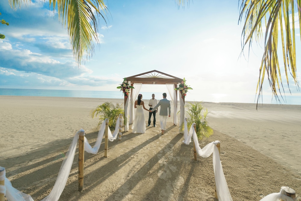Couples Swept Away - All Inclusive - Couples Only 61/66