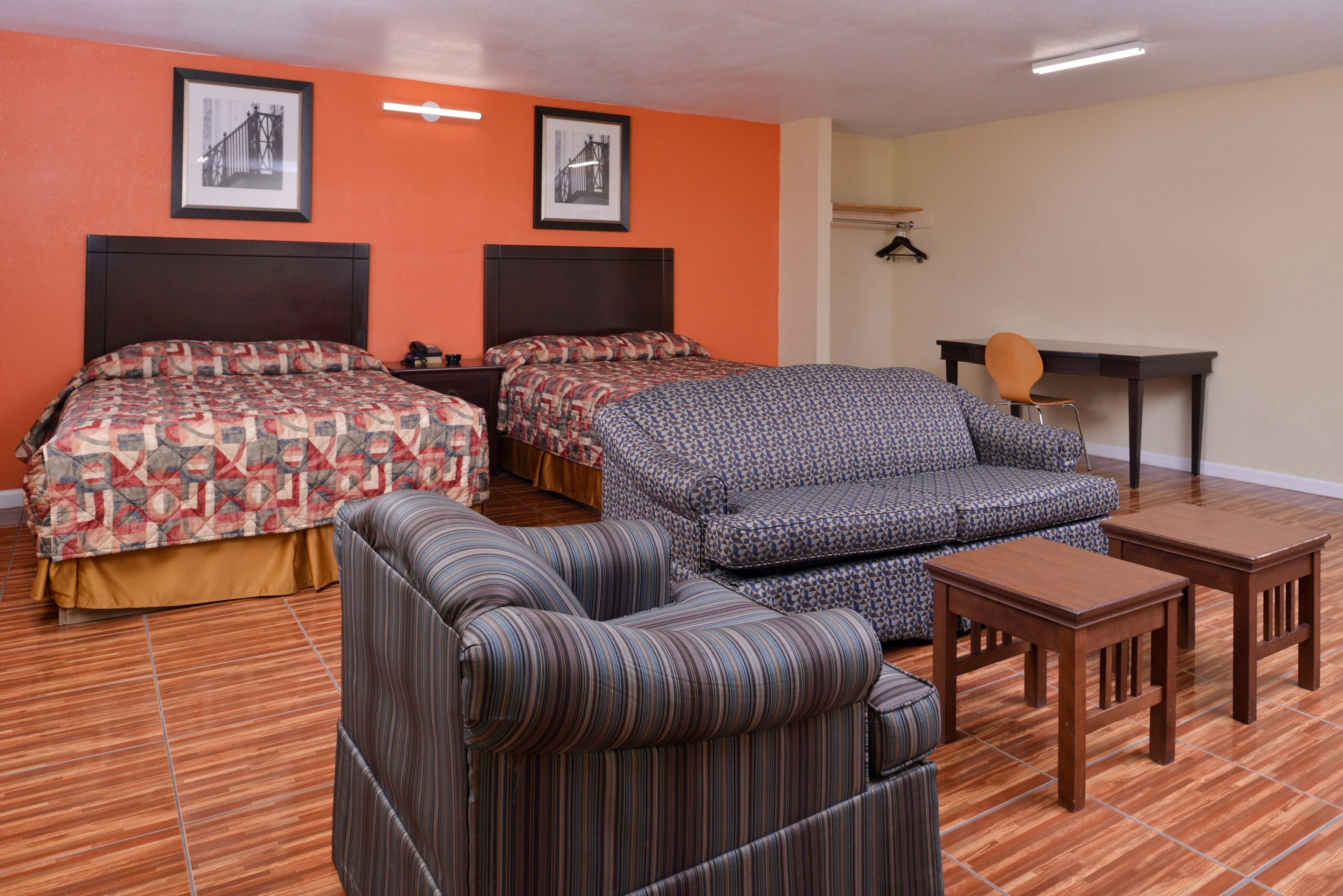 Scottish Inns & Suites 33/46