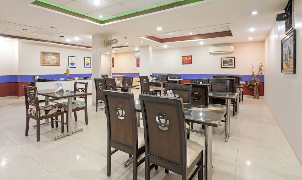 Hotel Paras International 42/49