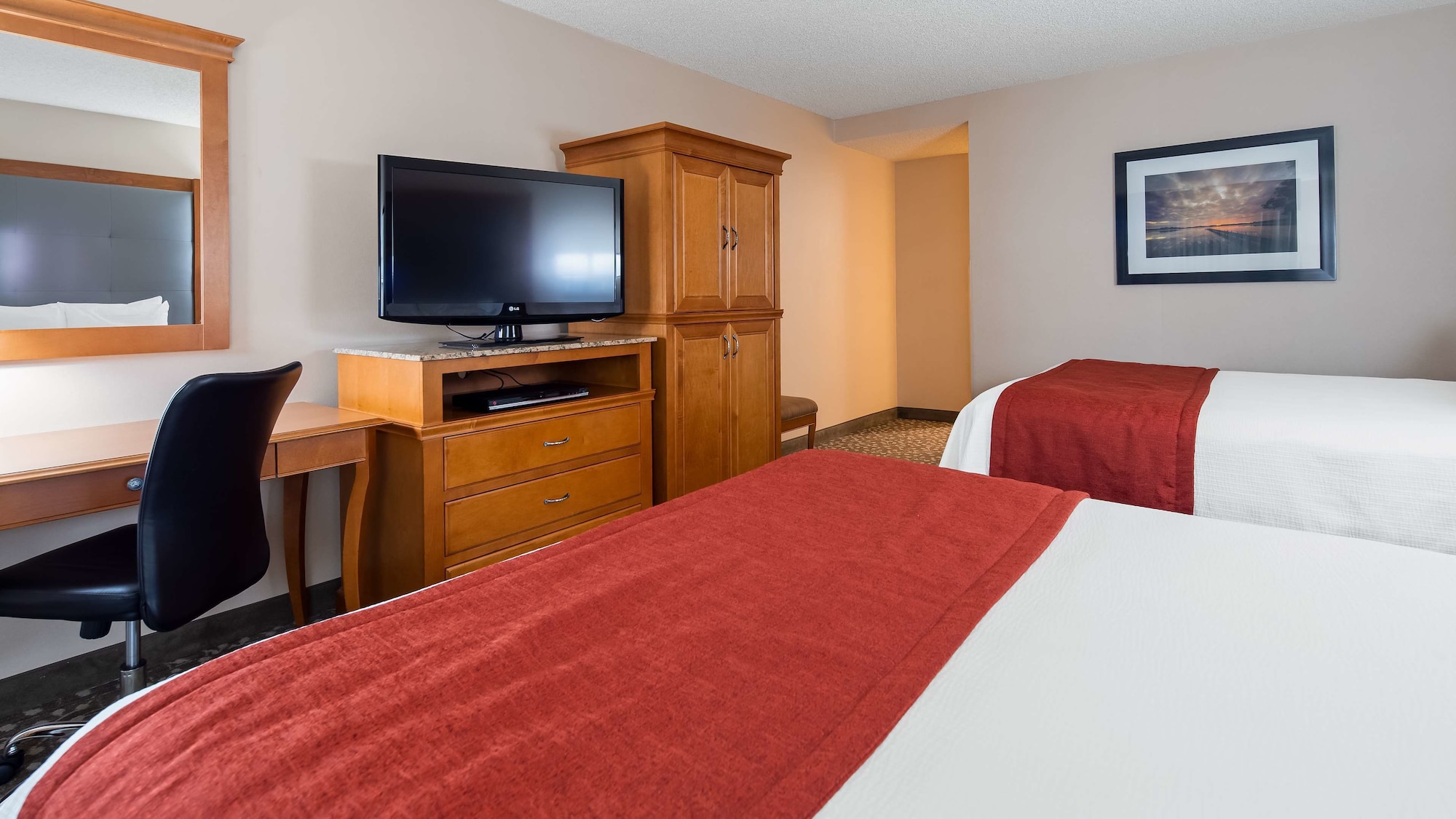 غرفة قياسية بسريرين كوين في الطابق الأرضي، Best Western Plus Oak Harbor Hotel & Conference Center 7/10