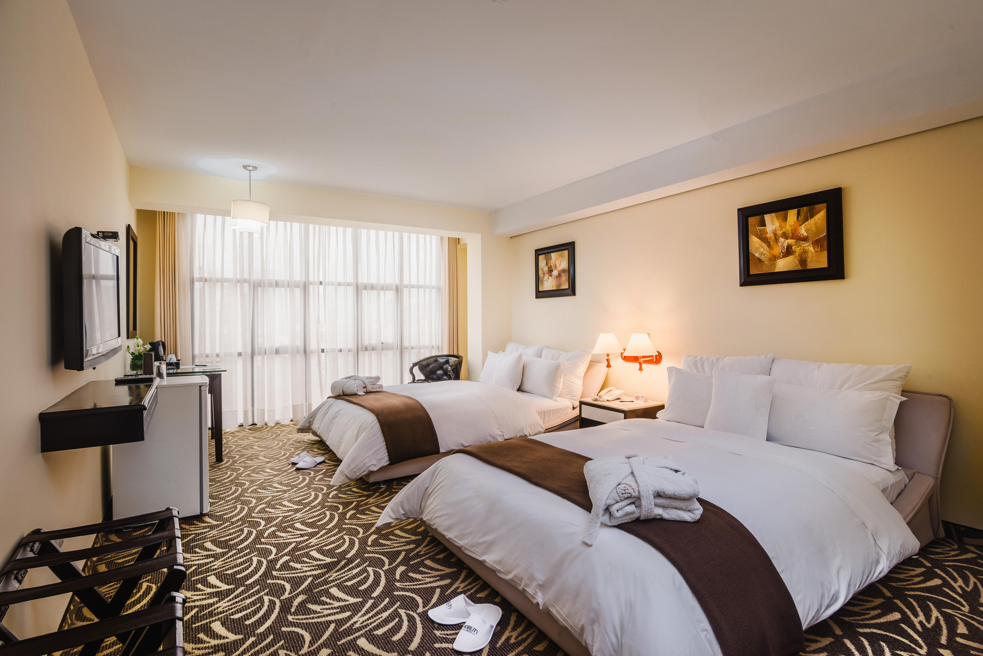 Standard, Twin Beds, Street View