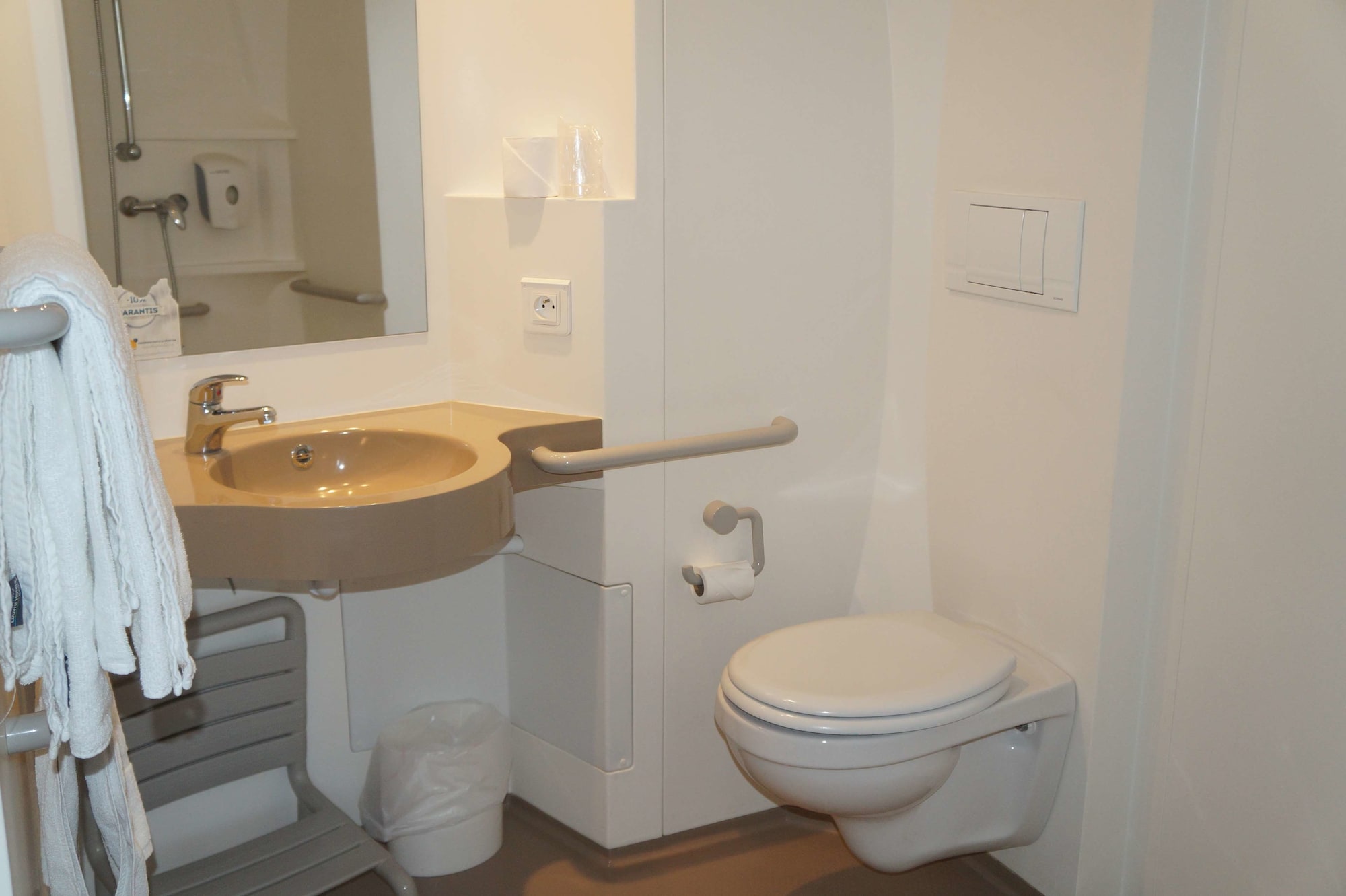 غرفة قياسية بثلاثة أسرّة، Hotel Premiere Classe Sens Nord Saint Clement 4/5