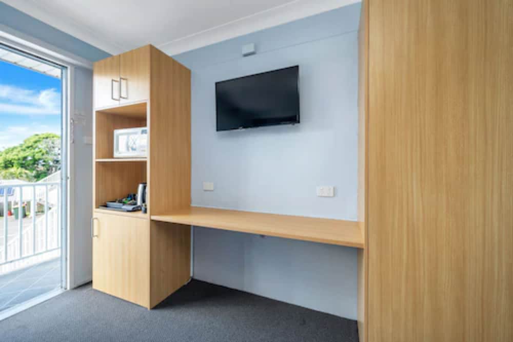 MOTEL 617 52/66