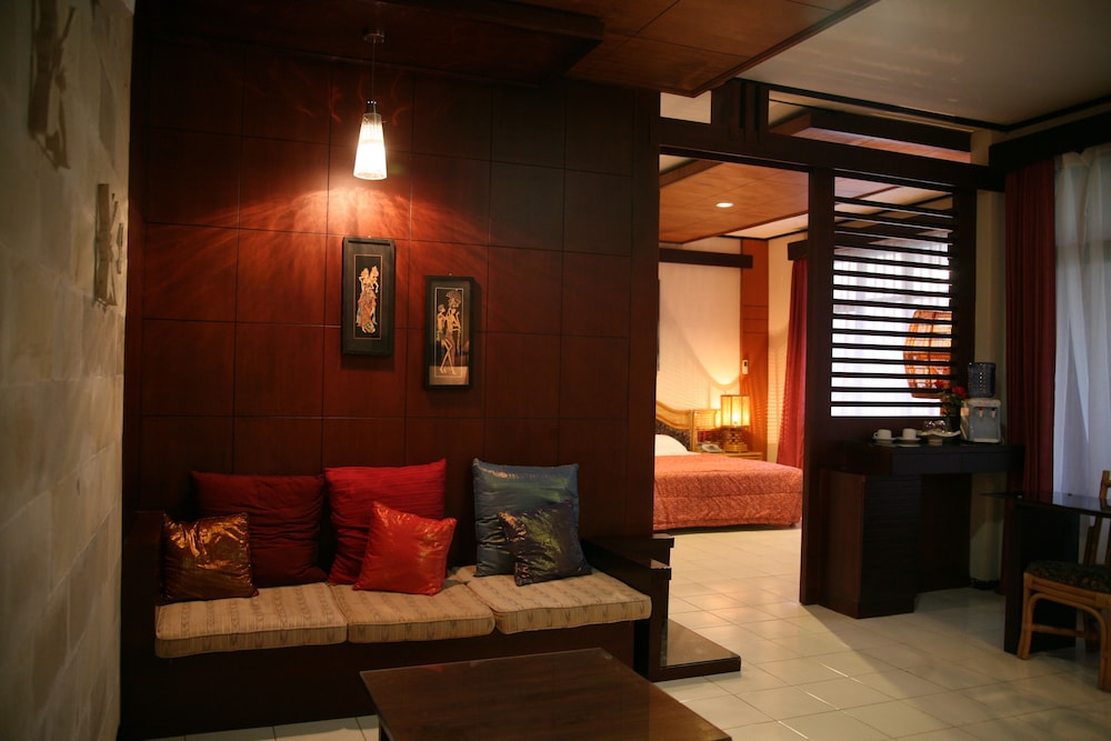 Puri Naga Beachfront Cottages 46/65