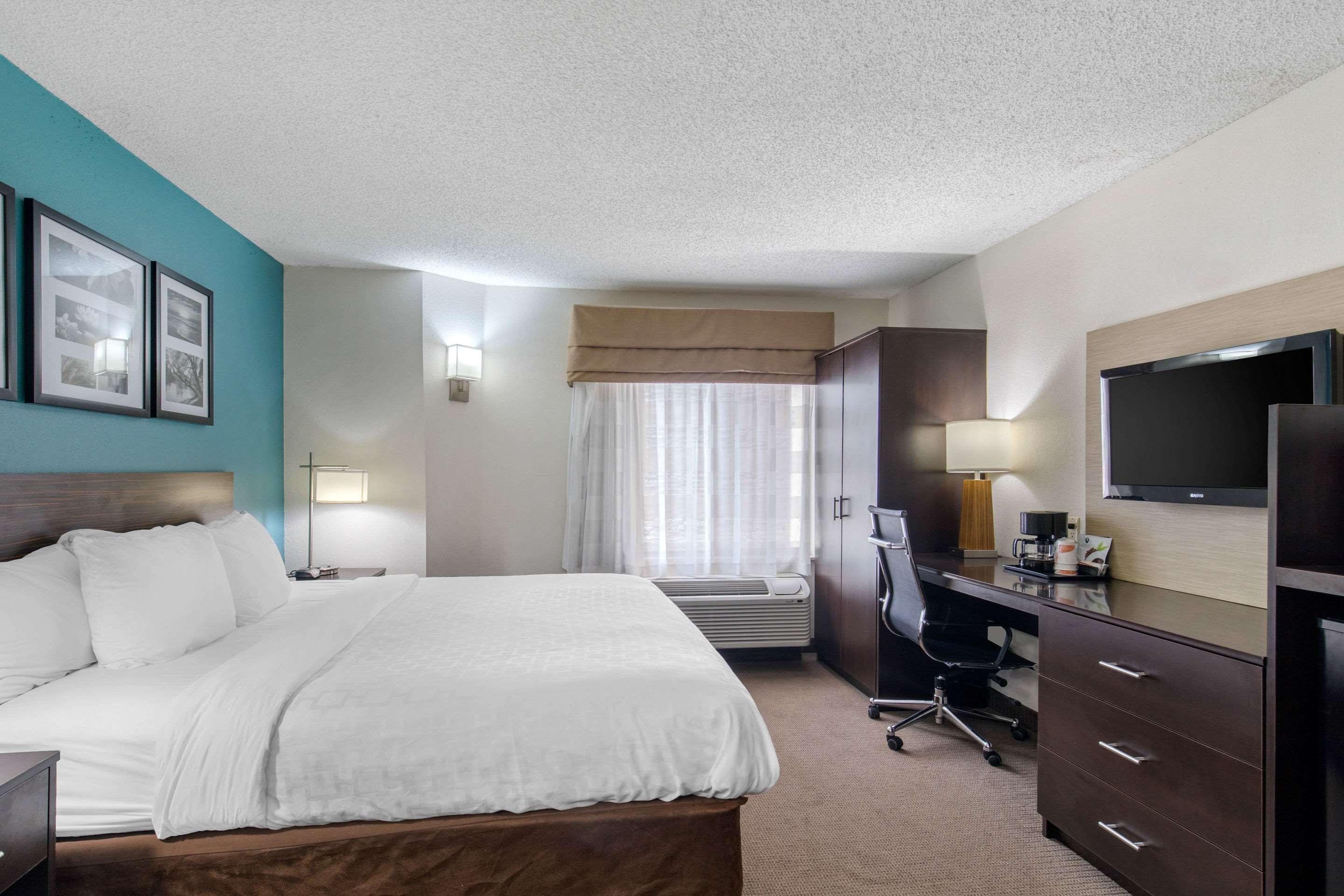 ROOM, KING BED