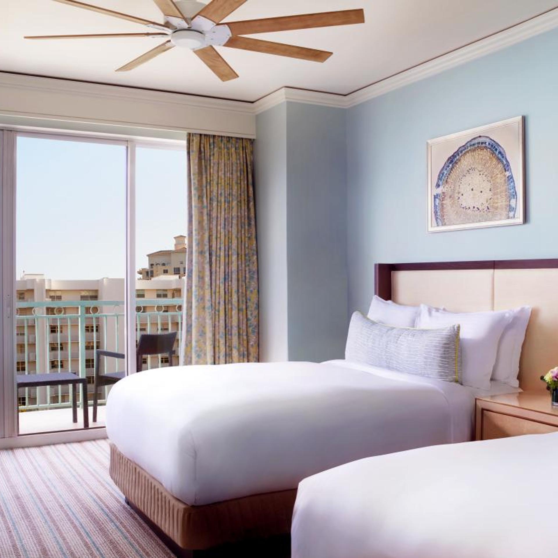 Room, 2 Queen Beds, Partial View, Low Floor