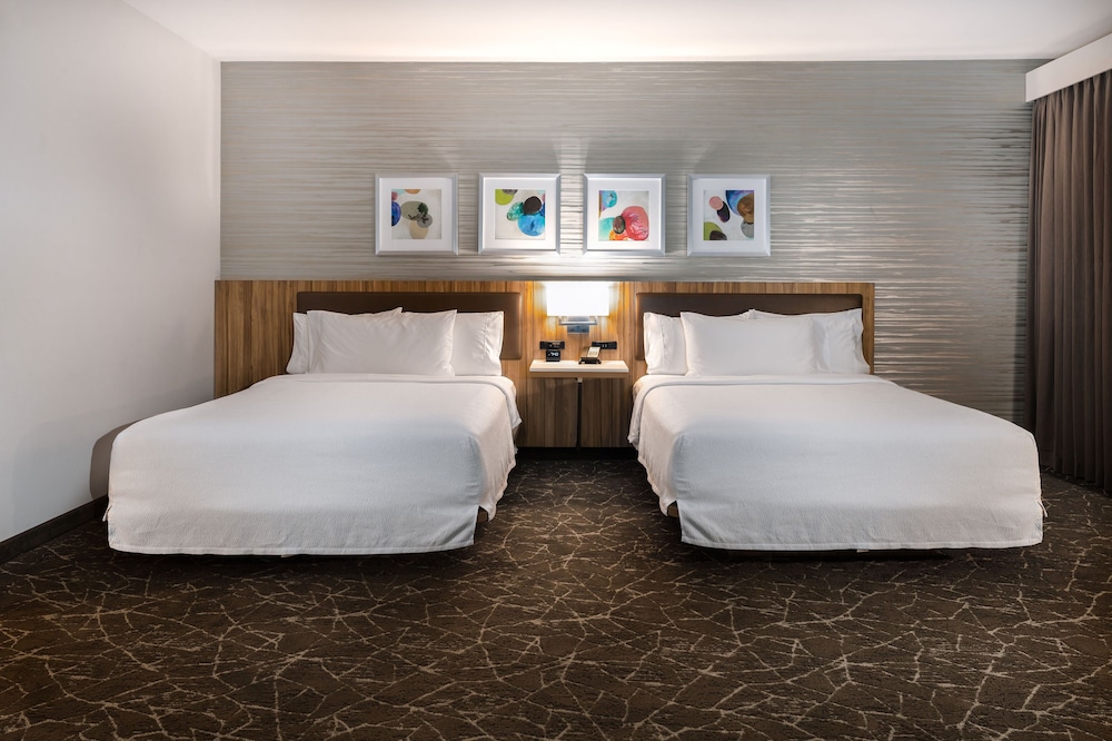 DELUXE, MULTIPLE BEDS, ACCESSIBLE