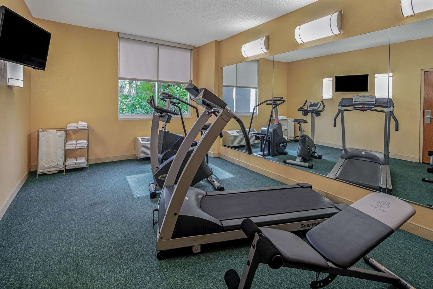 La Quinta Inn Suites By Wyndham Naples Downtown 21/48