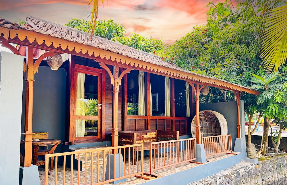 Avery Coconut Island Hotel and Beach Resort 3/47