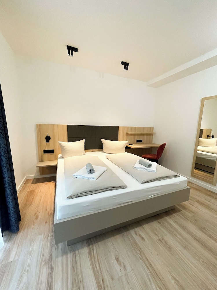 SUPERIOR, DOUBLE BED