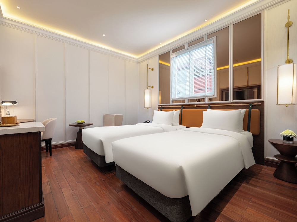PREMIER, DOUBLE OR TWIN BED