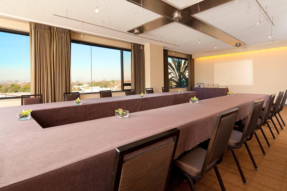 The Westin Los Angeles Airport 35/40