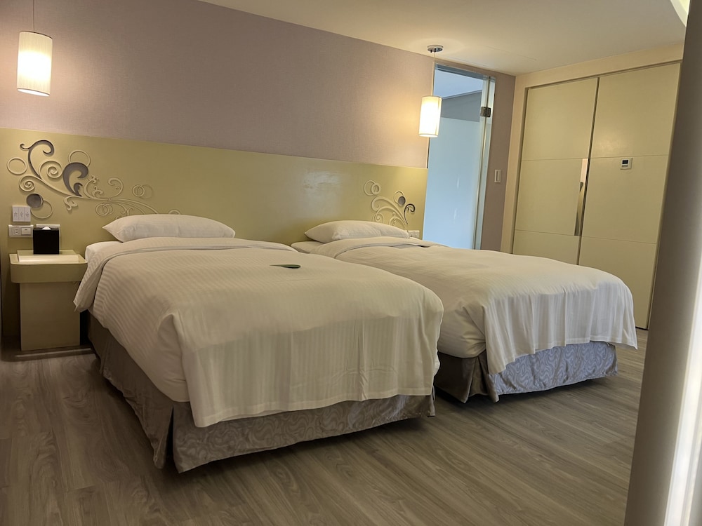 EXECUTIVE, DOUBLE OR TWIN BED