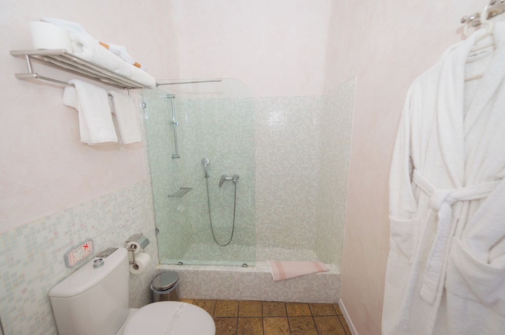 Pantelia Suites Santorini 70/71