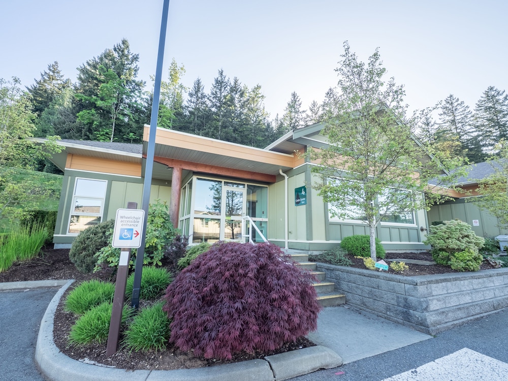 Vancouver Island University Residences 33/39