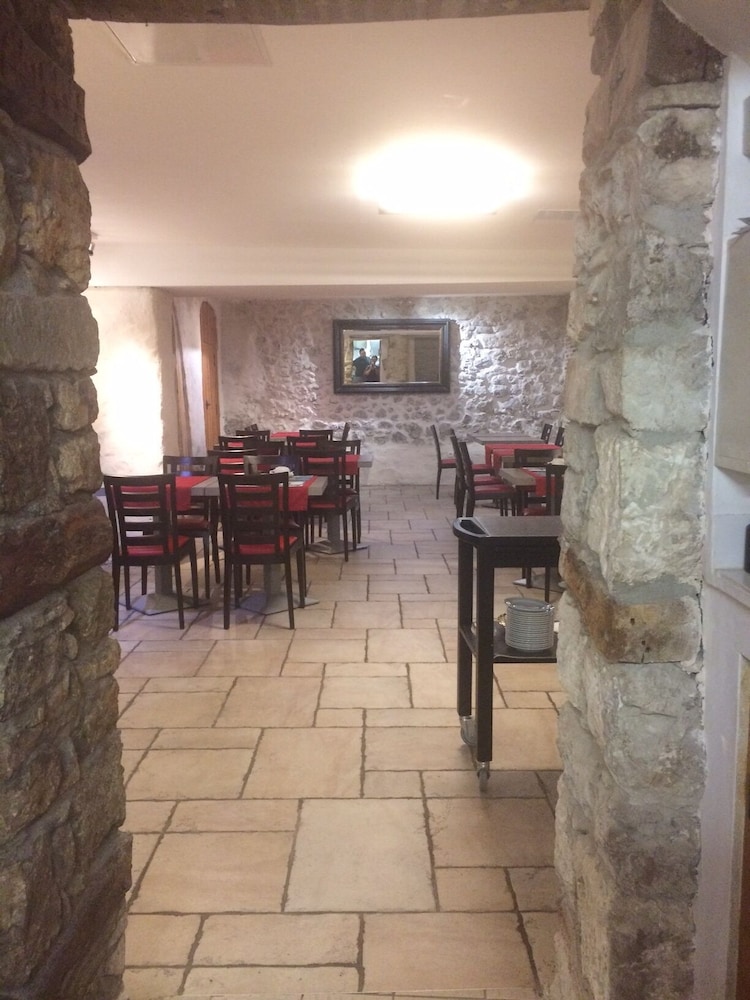 HOTEL DE LA COURONNE 57/70