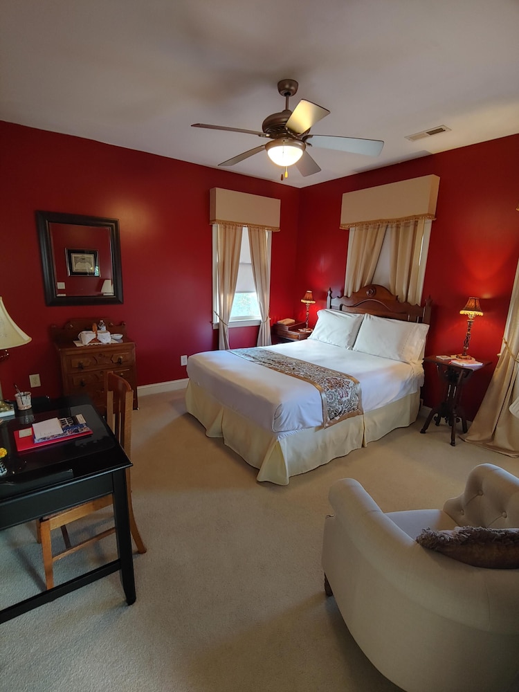 Haynes Bed and Breakfast 11/33