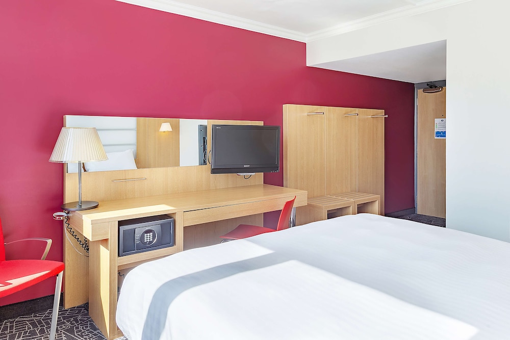 Mercure Northampton 13/63