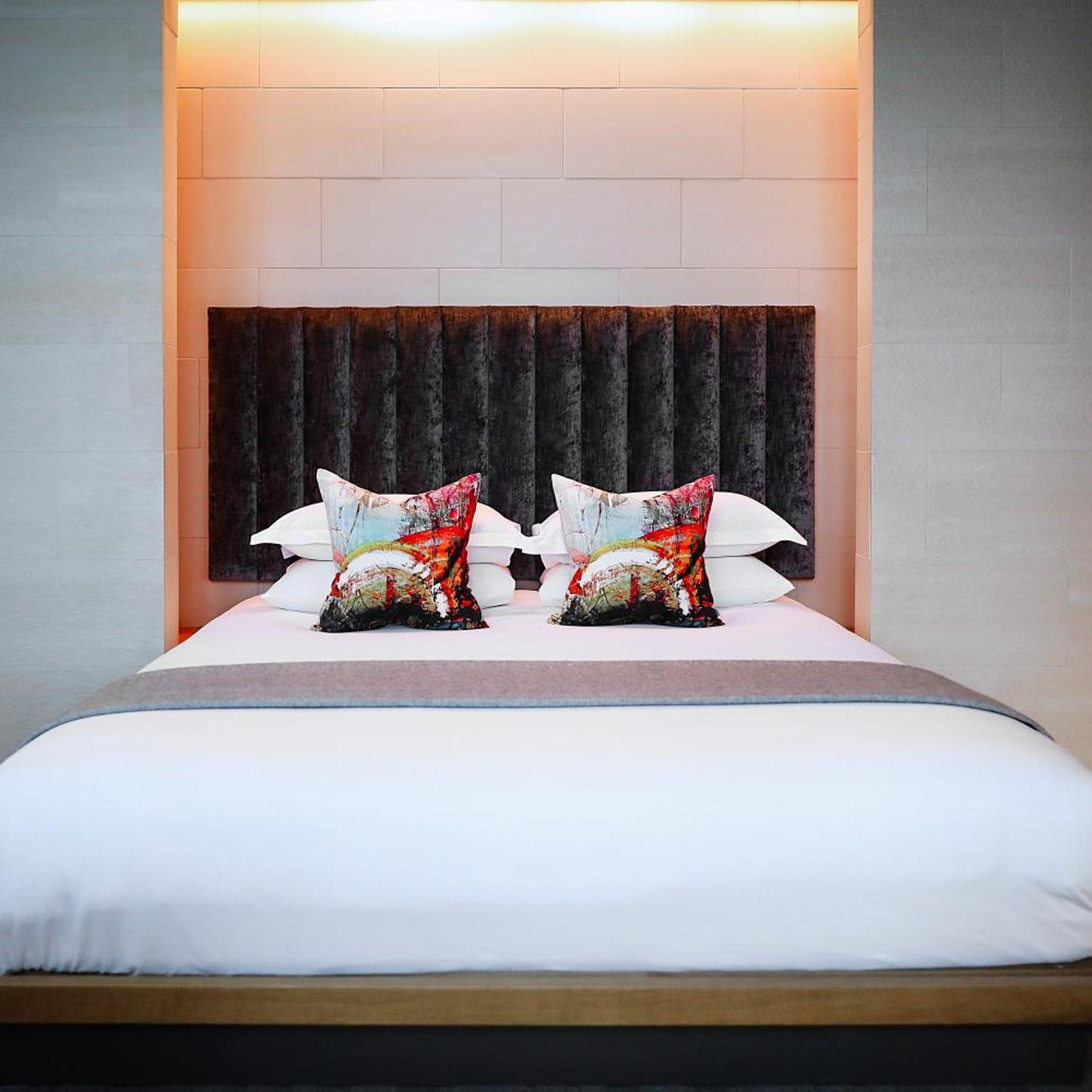 جناح سيغنتشر، Malmaison Cheltenham 4/8