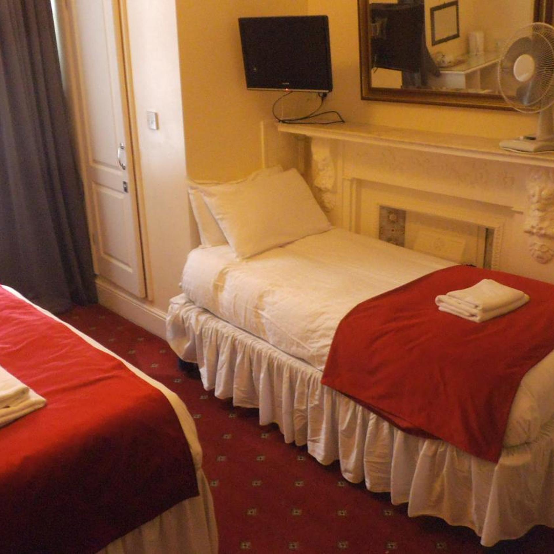 ROOM, TRIPLE
