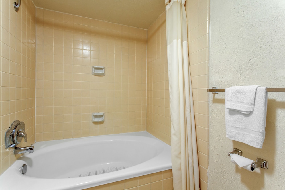 Quality Inn Stateline 12/33