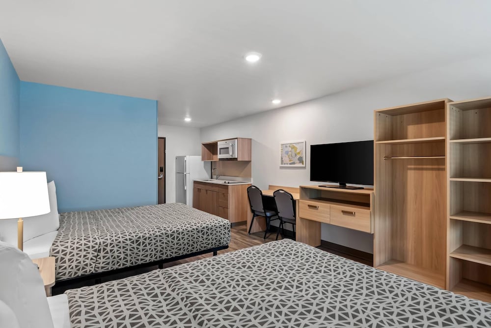 WoodSpring Suites Palm Springs - West Palm Beach, FL 24/44