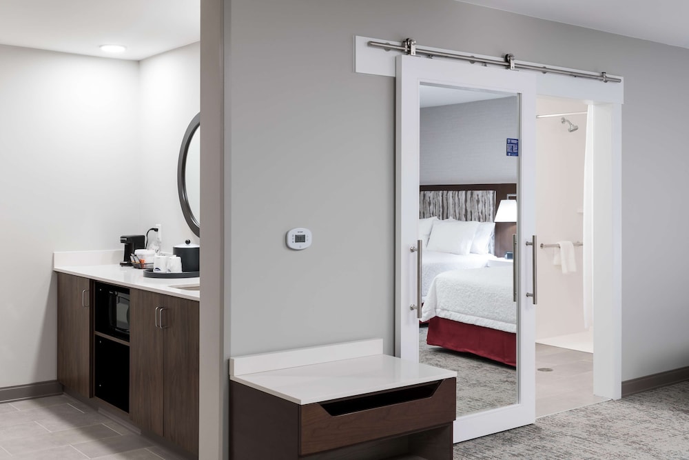 Hampton Inn Suites Cape Canaveral Cruise Port Fl 8/55