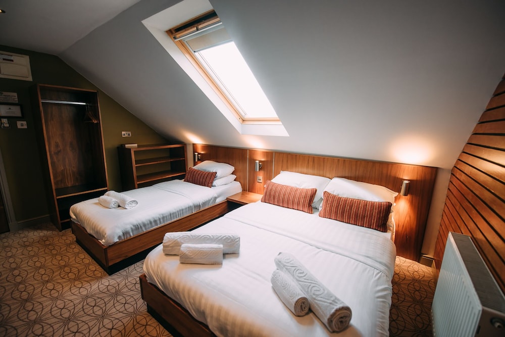 The Commercial Hotel 34/45