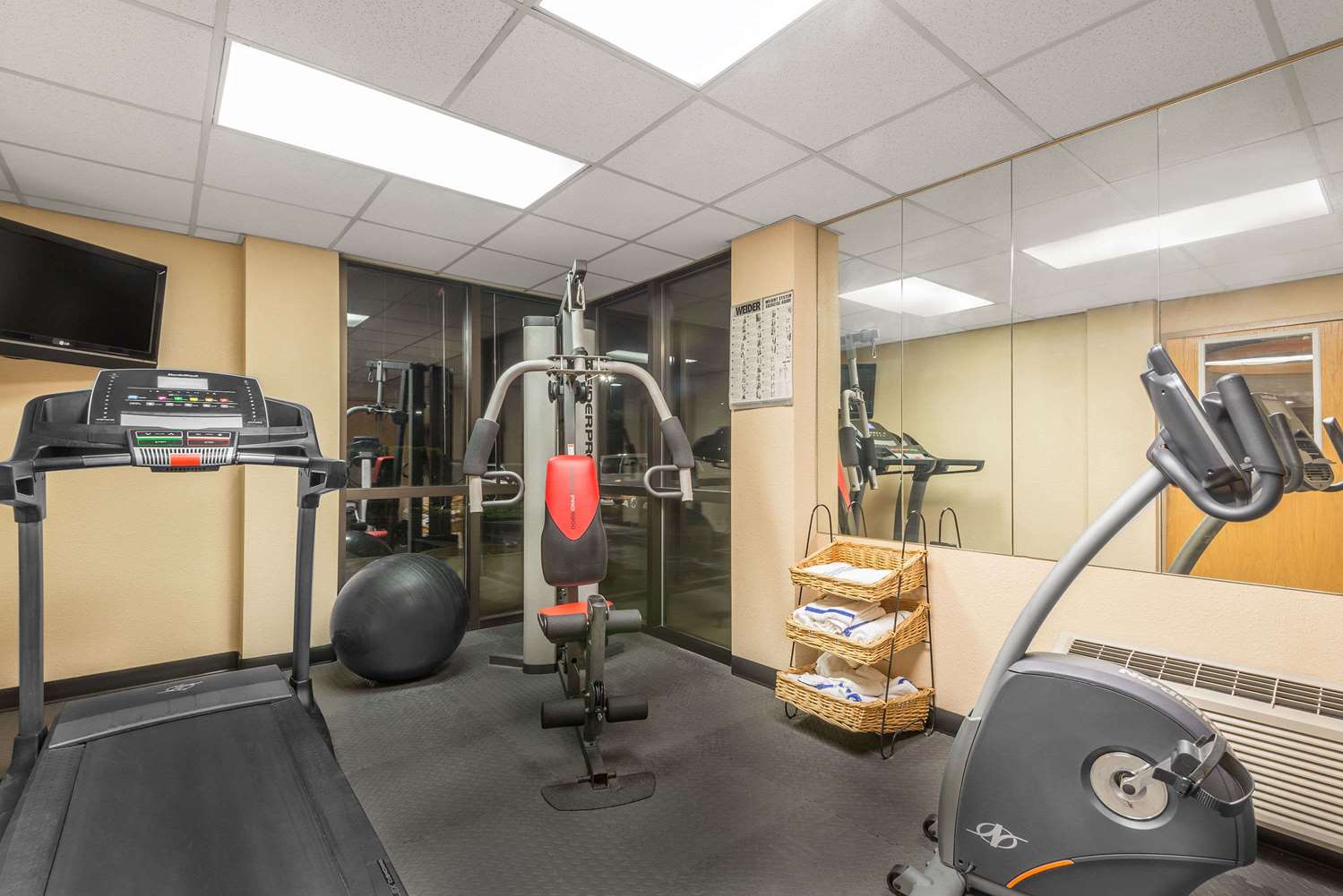 Ramada by Wyndham Columbus North 15/39