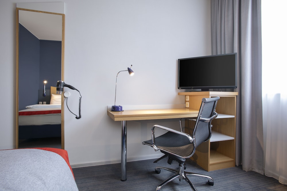 HOLIDAY INN EXPRESS FRANKFURT AIRPORT 41/58
