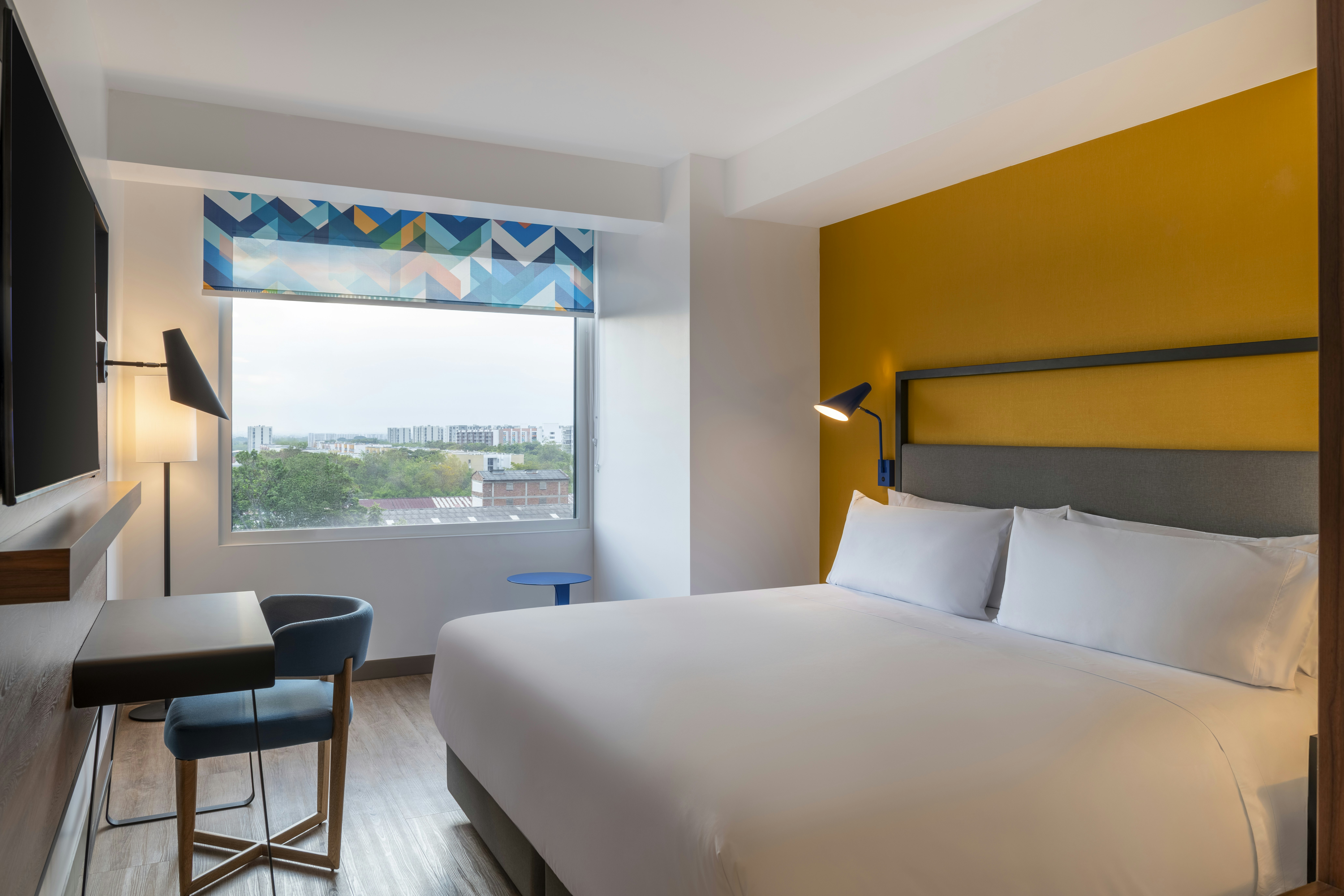 ROOM, KING BED