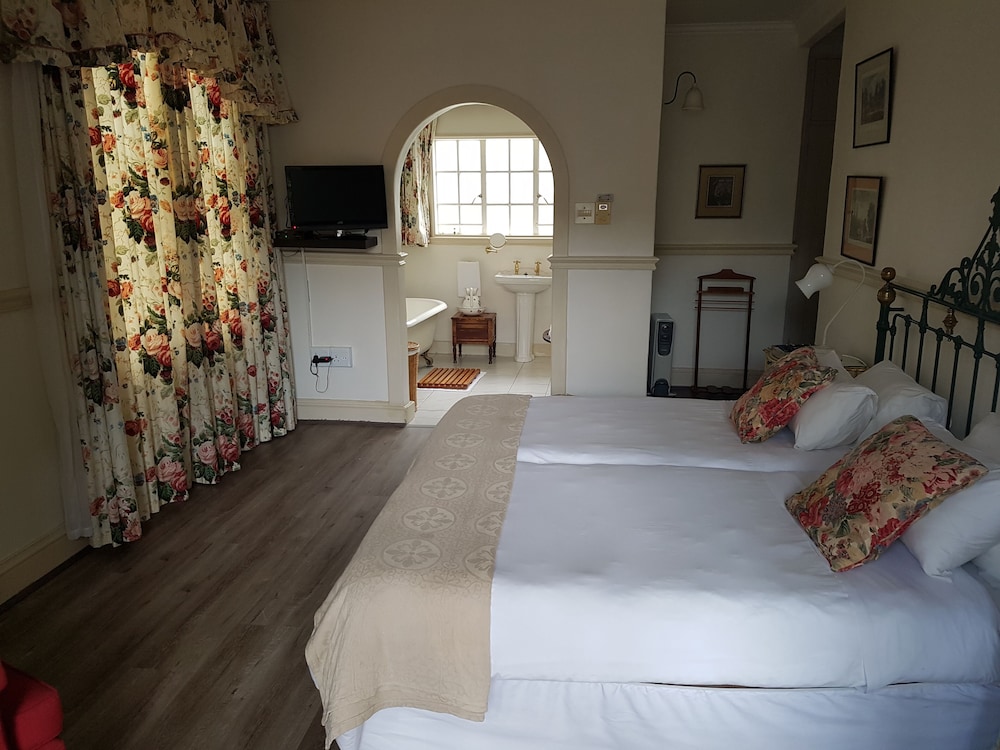 Sherwood's Country House 10/50