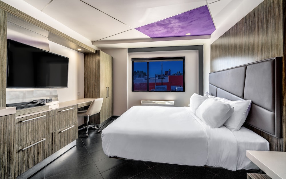 DELUXE, DOUBLE BED