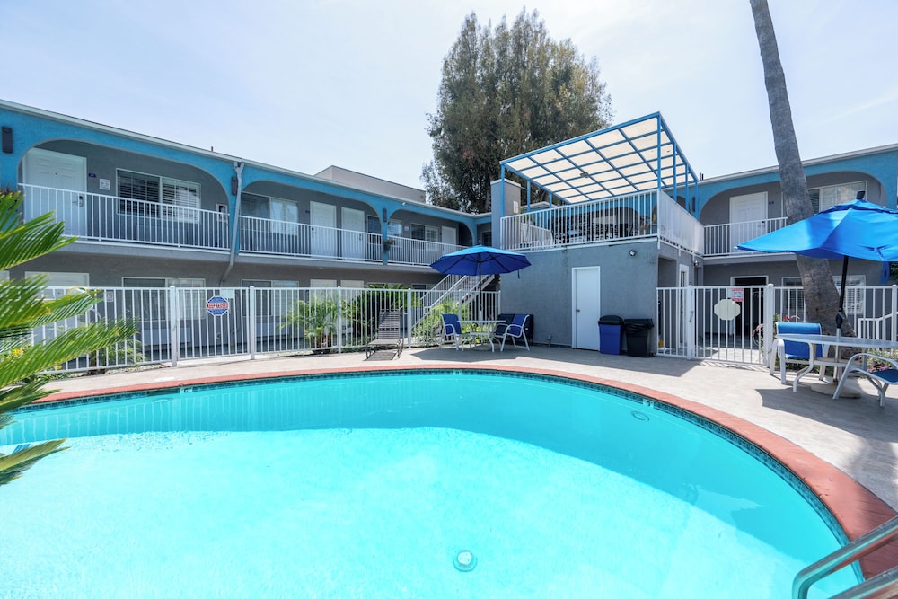 Hollywood City Inn 57/60