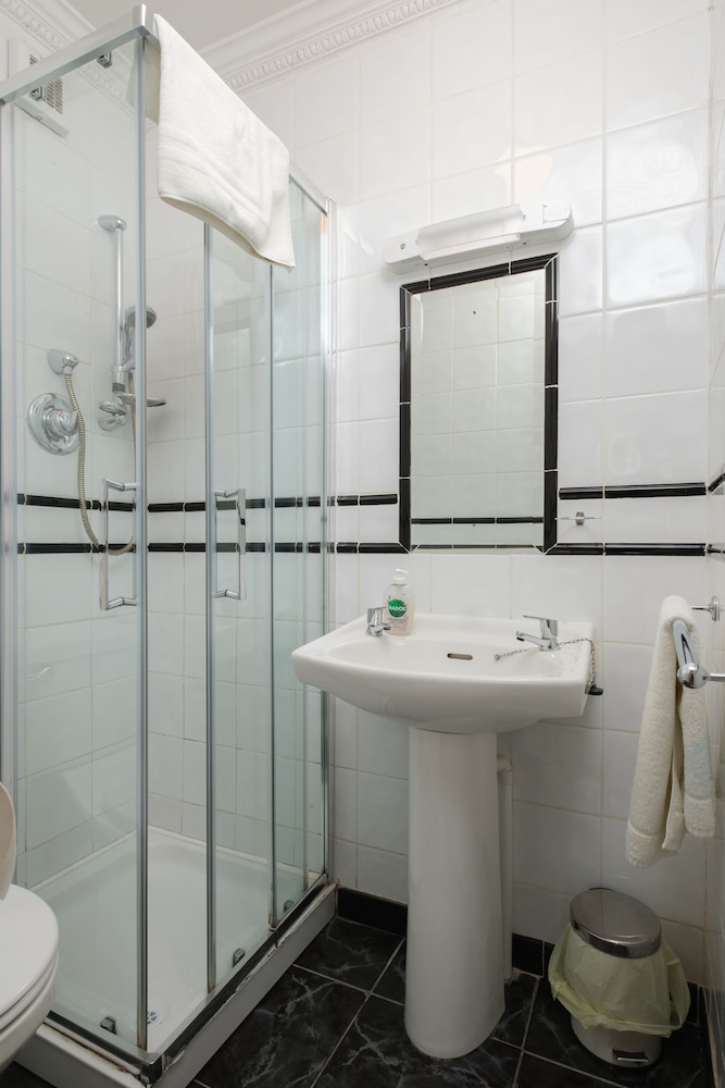 Four Seasons B&B 40/40