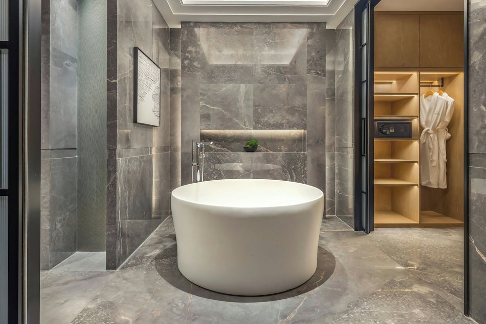 Sheraton Maoming Hot Spring Resort 30/30