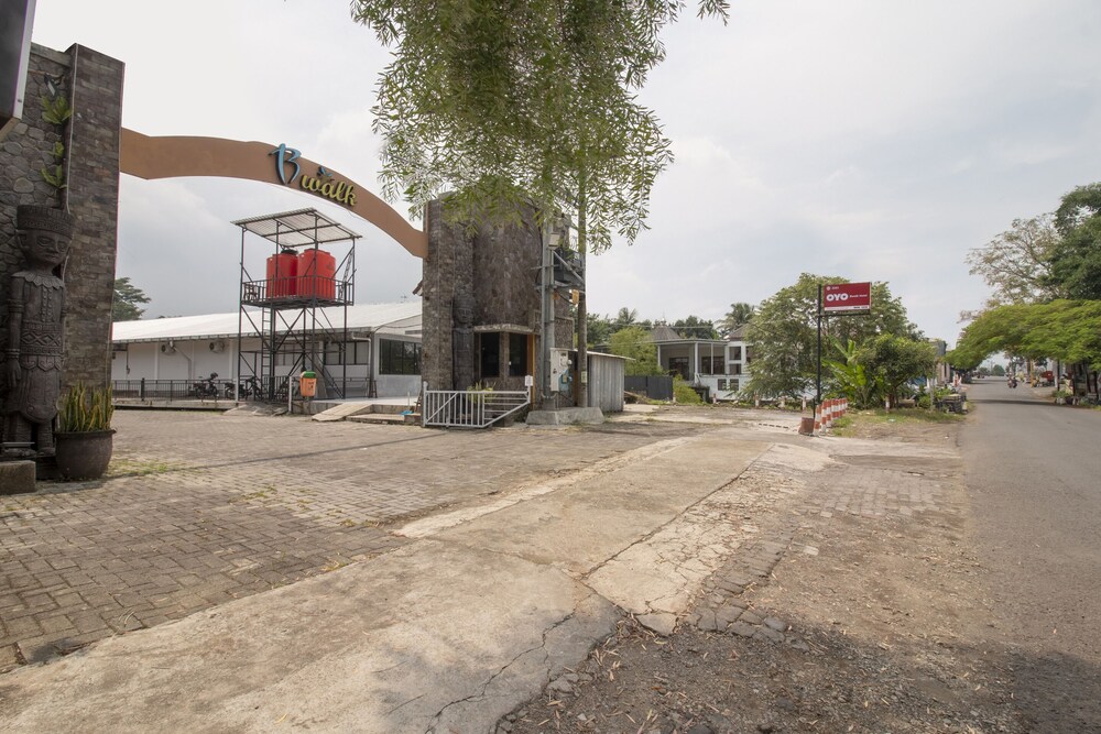OYO 3283 Bwalk Hotel 30/40