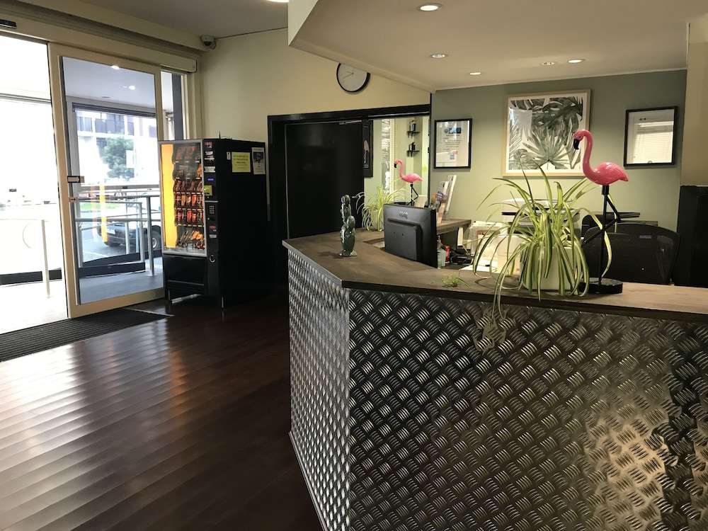 Miami Hotel Melbourne 7/50
