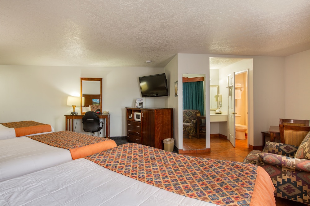Sandia Peak Inn Old Town ABQ, a Howard Johnson by Wyndham 24/38