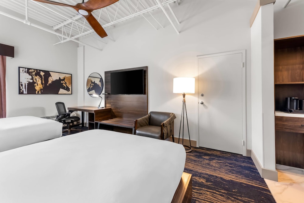 Upgrade, Superior, 2 Queen Beds, Balcony